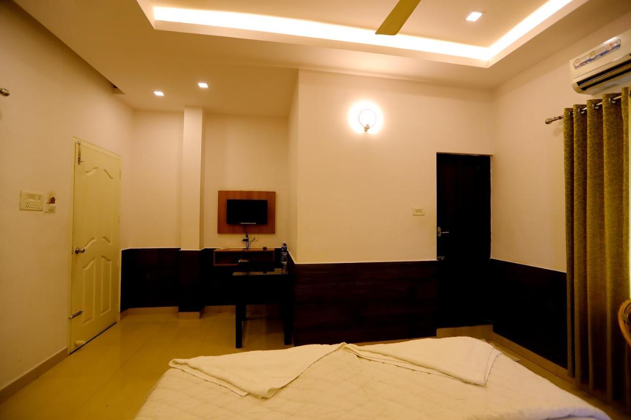 נדומבסרי Sapphire Inn מראה חיצוני תמונה