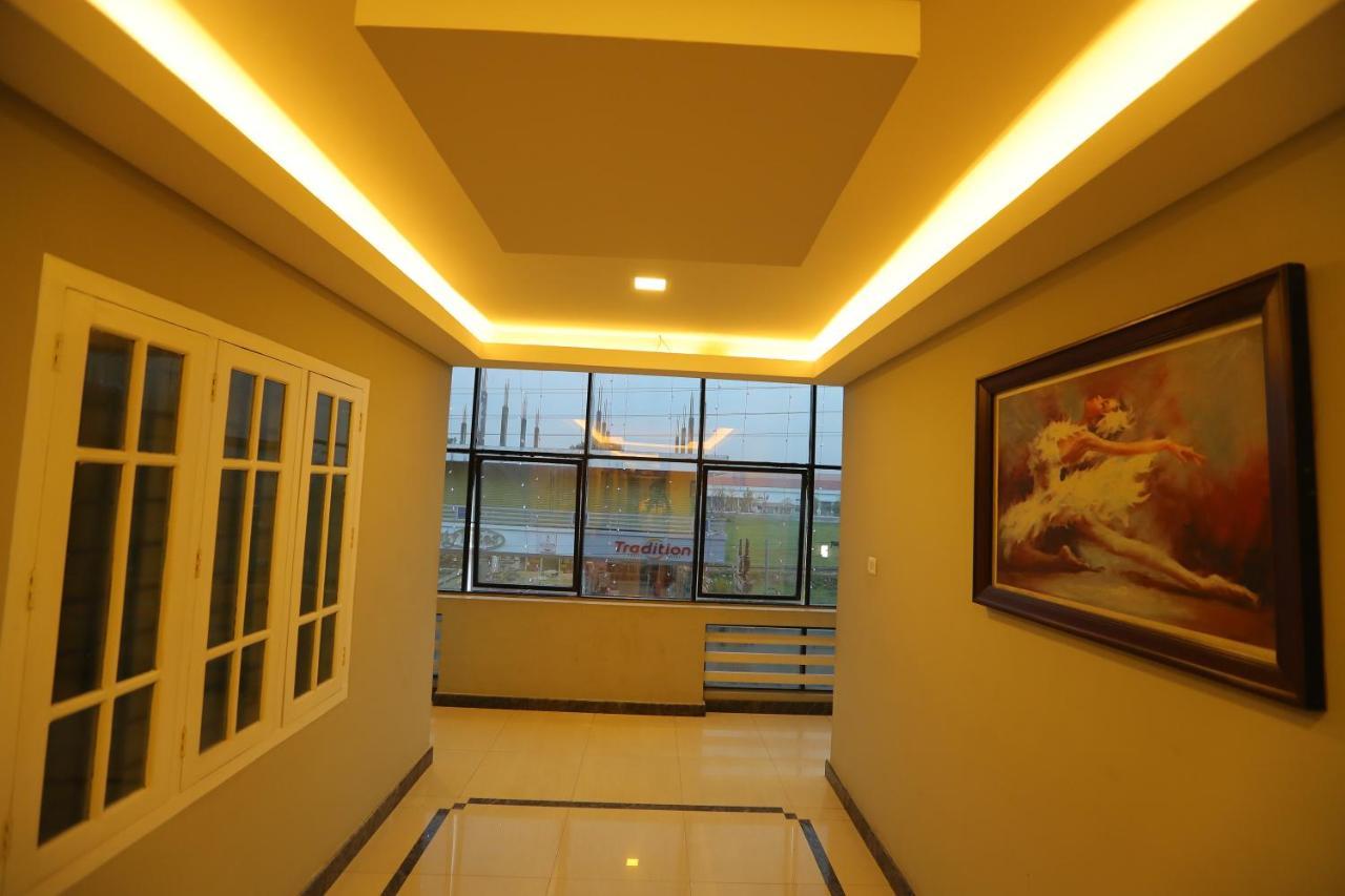 נדומבסרי Sapphire Inn מראה חיצוני תמונה