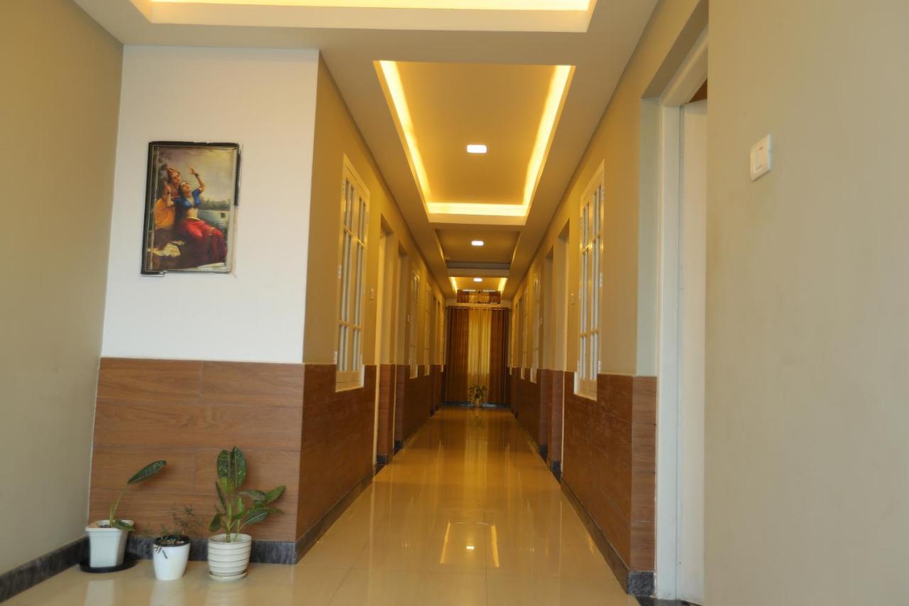 נדומבסרי Sapphire Inn מראה חיצוני תמונה