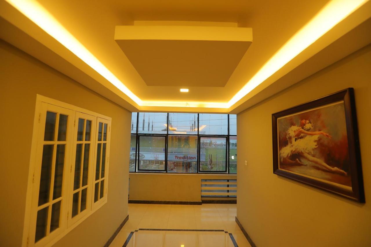 נדומבסרי Sapphire Inn מראה חיצוני תמונה